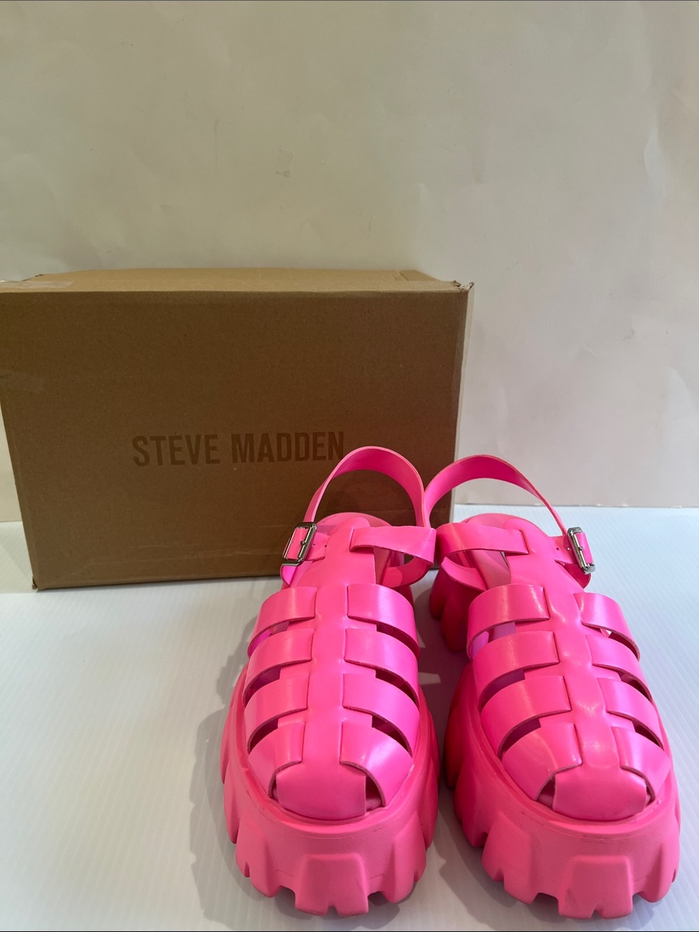 Steve Madden Women’s Echo Neon Pink Platform Sandals in Size 10